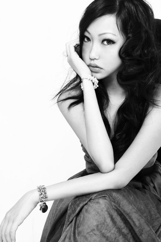 Fiona - Black & White Fashion