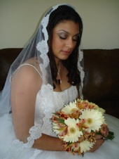 Elynette - Wedding close shot