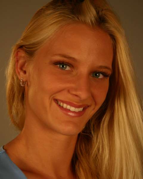 Clara Henson - Headshot