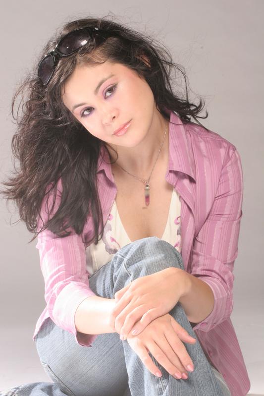 Simone S. - Sitting Pretty