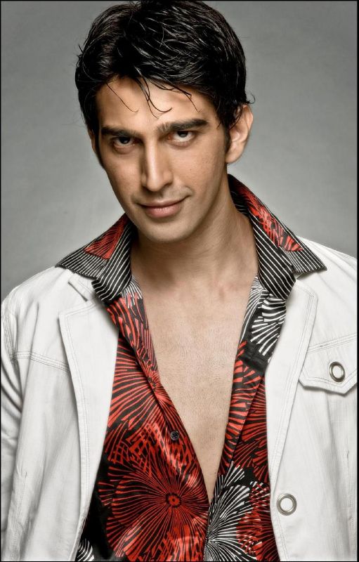 Gotham - Semi formal look