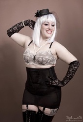 Lady Zombie - Lady Zombie does pinup!