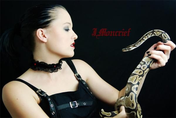 Ki3k0 - Model In Goggles - The Snake