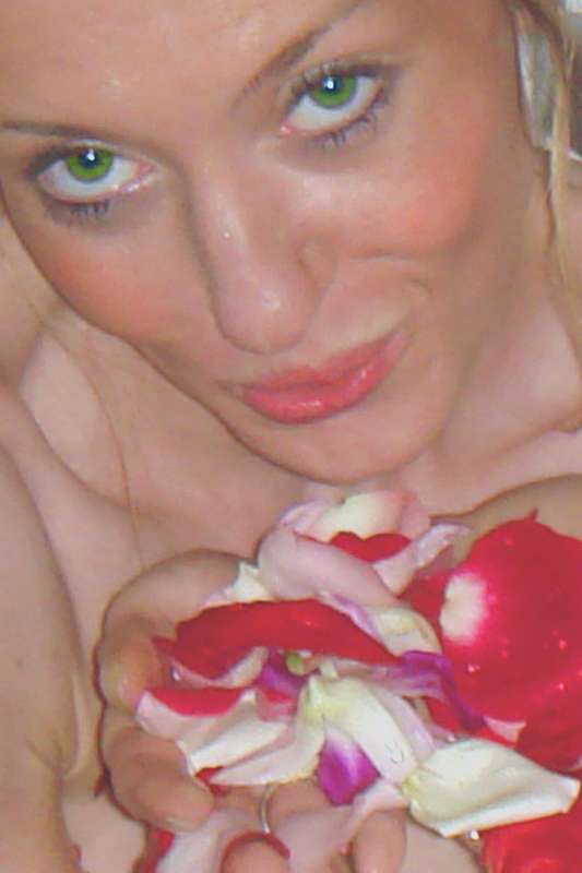 Sara Hutton - SH Flower Kisses