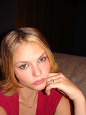 Justine - Picture i shot my self with short hair (not alot of lighting)