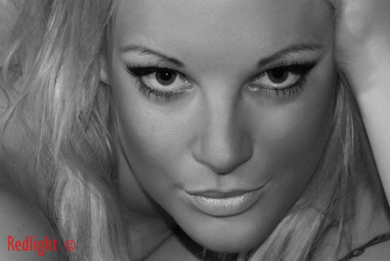 alesha-alex - black/white headshot