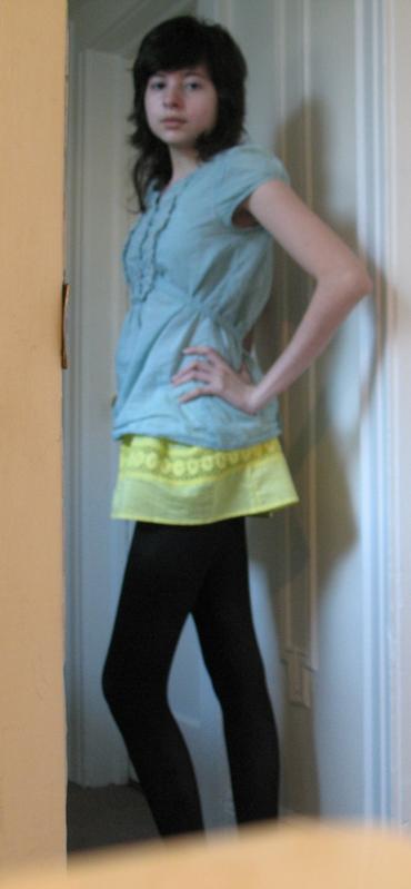 Domi - Sideways Full Length Photo - Posing
