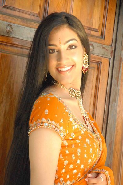 Shilpa - HeadShot_Orange 1
