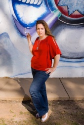 Julie Raelyn - Centro Cultural de la Raza2