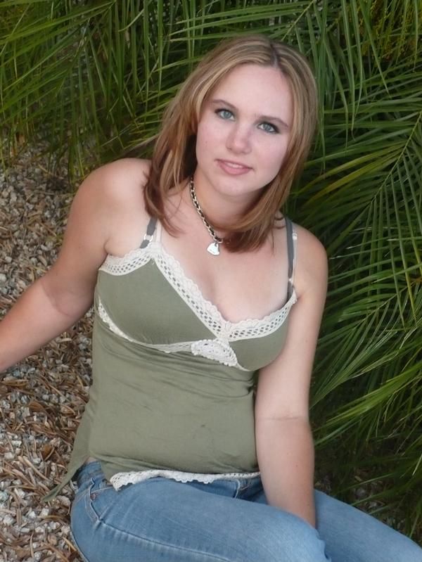 Courtney - Senior Pic