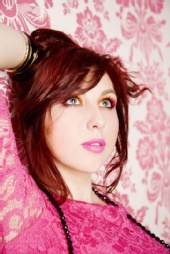 Tegen Levanah - pretty in pink