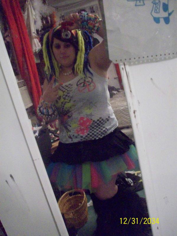 qu33n0f1h3damn3d - semi pic