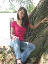 Sarah Vinci - By The Tree