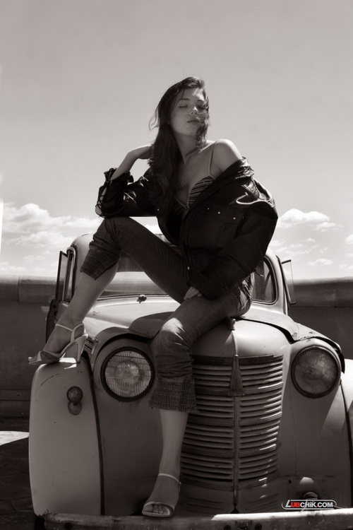 Lubchik - Katerina Lubchik on the old car