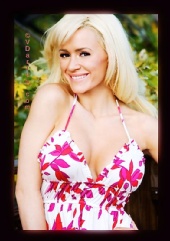 Julia - Graffiti Alley