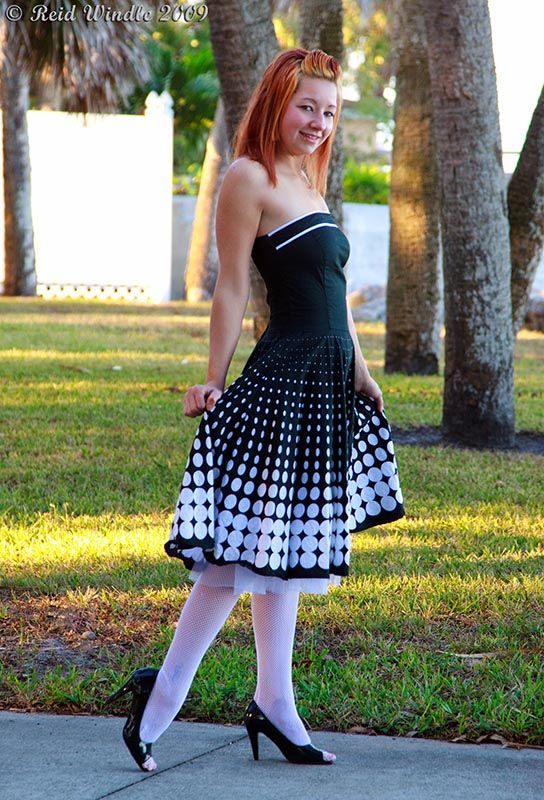 Hillary Medlin - Posing in the park