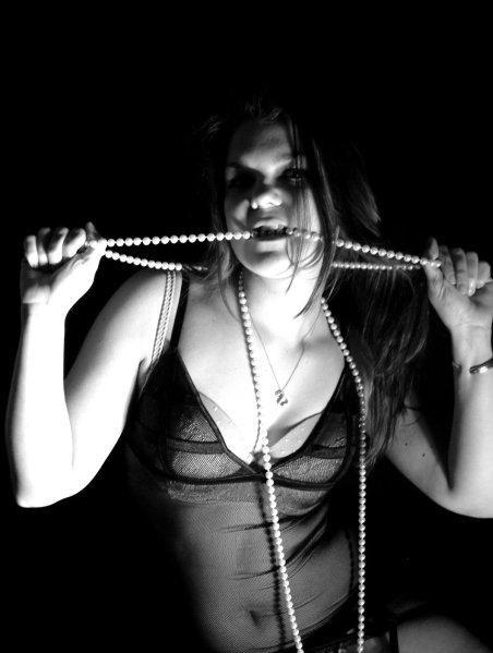Vacey - Girls & their Pearls