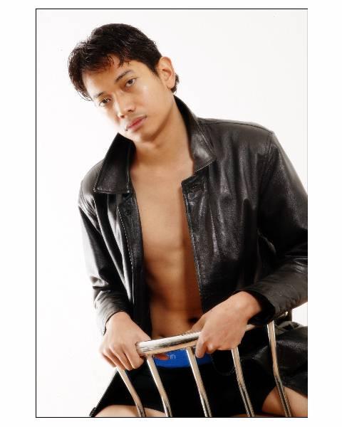 Zairul Zakaria - Naked Leather!