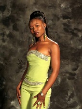 Nyande - green suit
