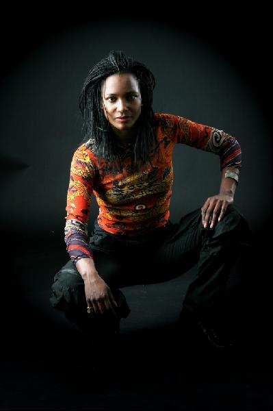 Diana Ray - Safron Squat