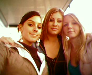 smileyjenxx - me smiling for the camera haha