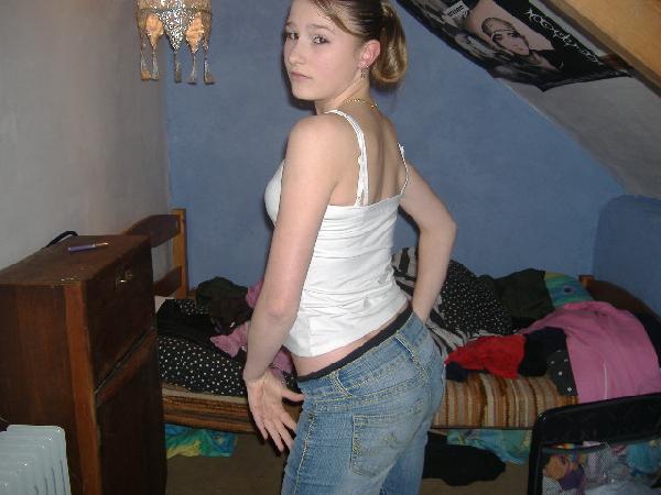 Alice - posing