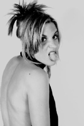 lucy - body piercing