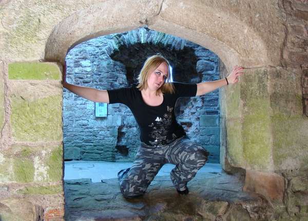 rachellouise24 - raglan castle