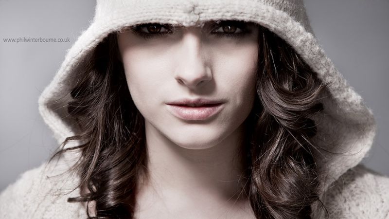 artists muse 3 - Hooded headshot