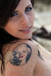 Janelle 10