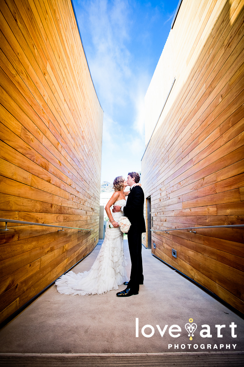 adriana@loveartphotography.com