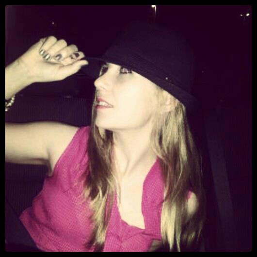 Robin Land - Showing of The Hat