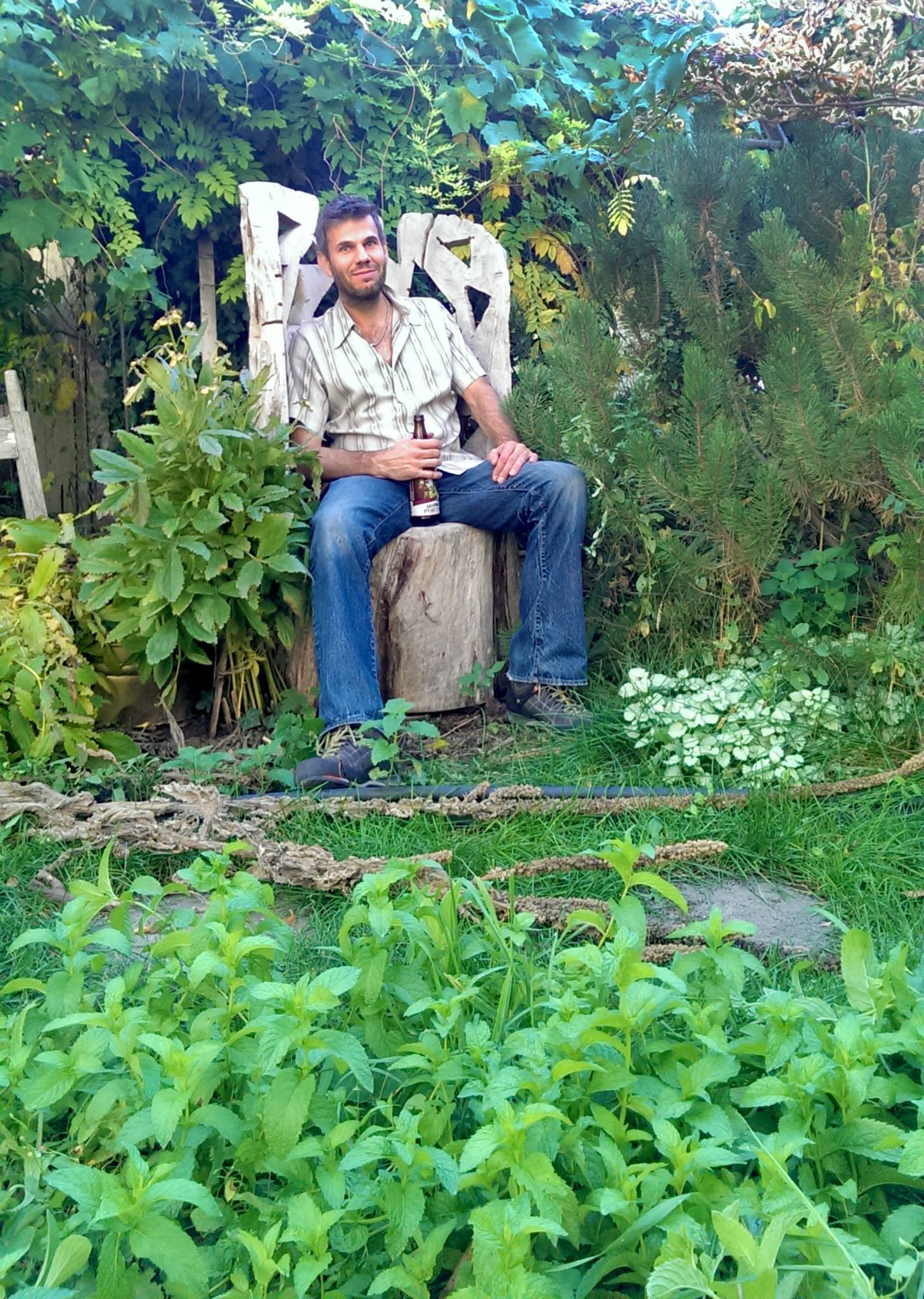 Esteban Cisnez - Chilling in my backyard.